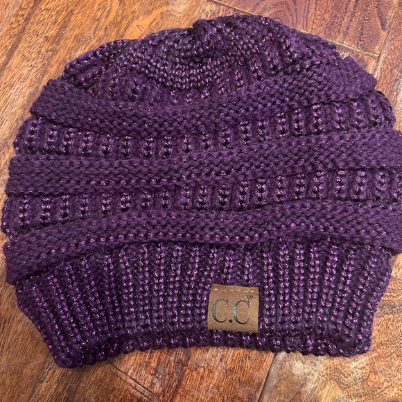 2- Woman's chunky knit cozy/stylish CC Beanie caps - Burgundy/purple NWT - Picture 4 of 5